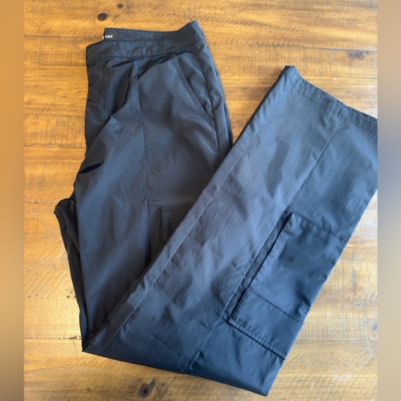 White fox boutique Black cargo pants small New! - Picture 2 of 8